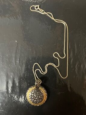 Two-Tone Round Pendant Necklace - Black and Gold